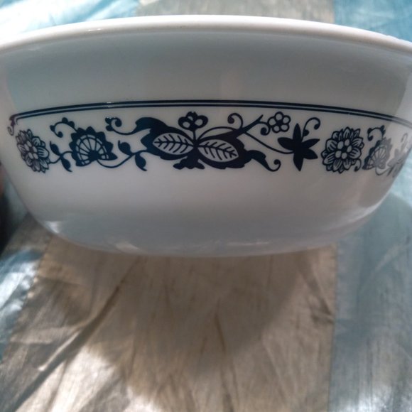 Corelle Livingware cerial bowls and tea/coffee cups - Picture 5 of 10